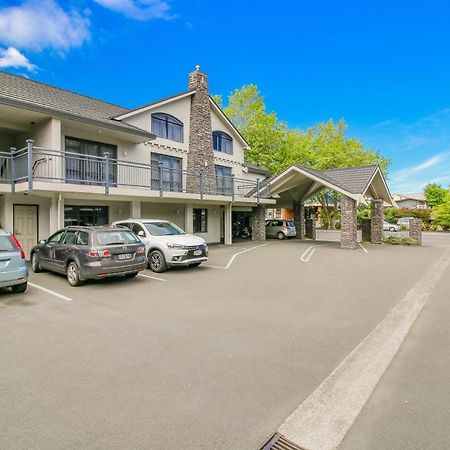 Aotea Motor Lodge Whanganui Exteriör bild The hotel's carpark