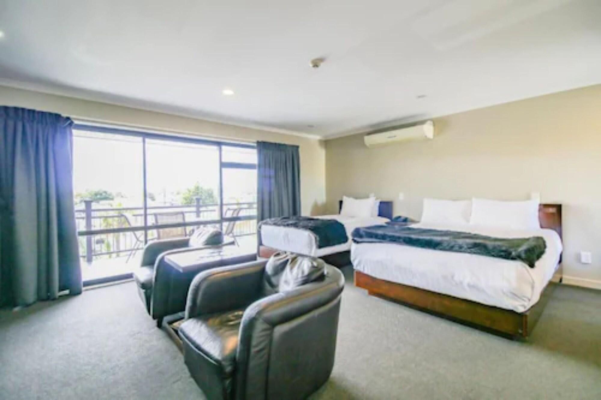 Aotea Motor Lodge Whanganui Exteriör bild A typical hotel room