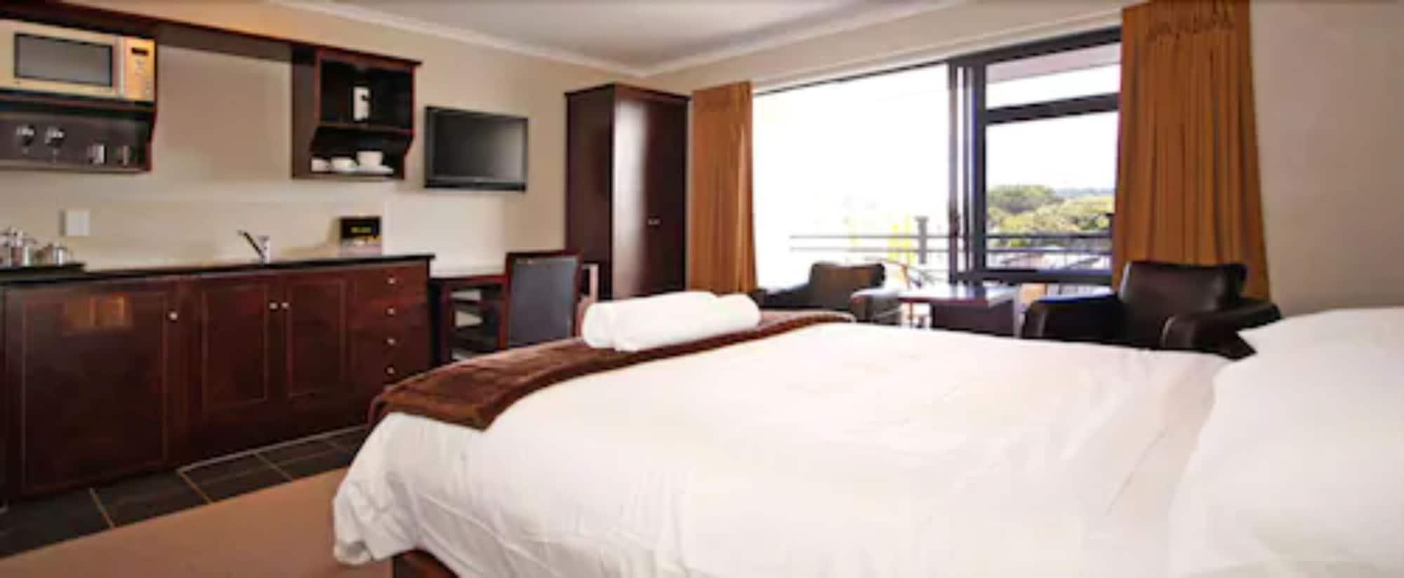 Aotea Motor Lodge Whanganui Exteriör bild A typical hotel room