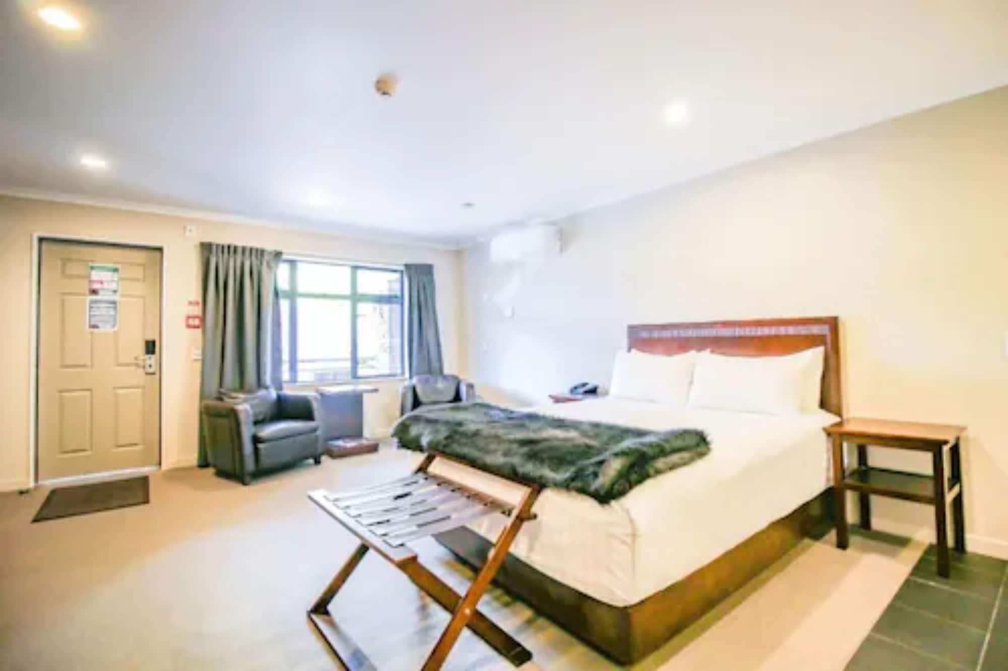 Aotea Motor Lodge Whanganui Exteriör bild A typical hotel room