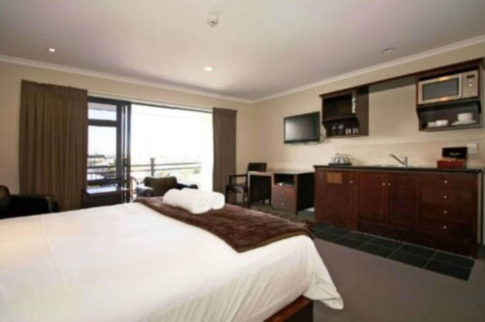 Aotea Motor Lodge Whanganui Exteriör bild A studio apartment