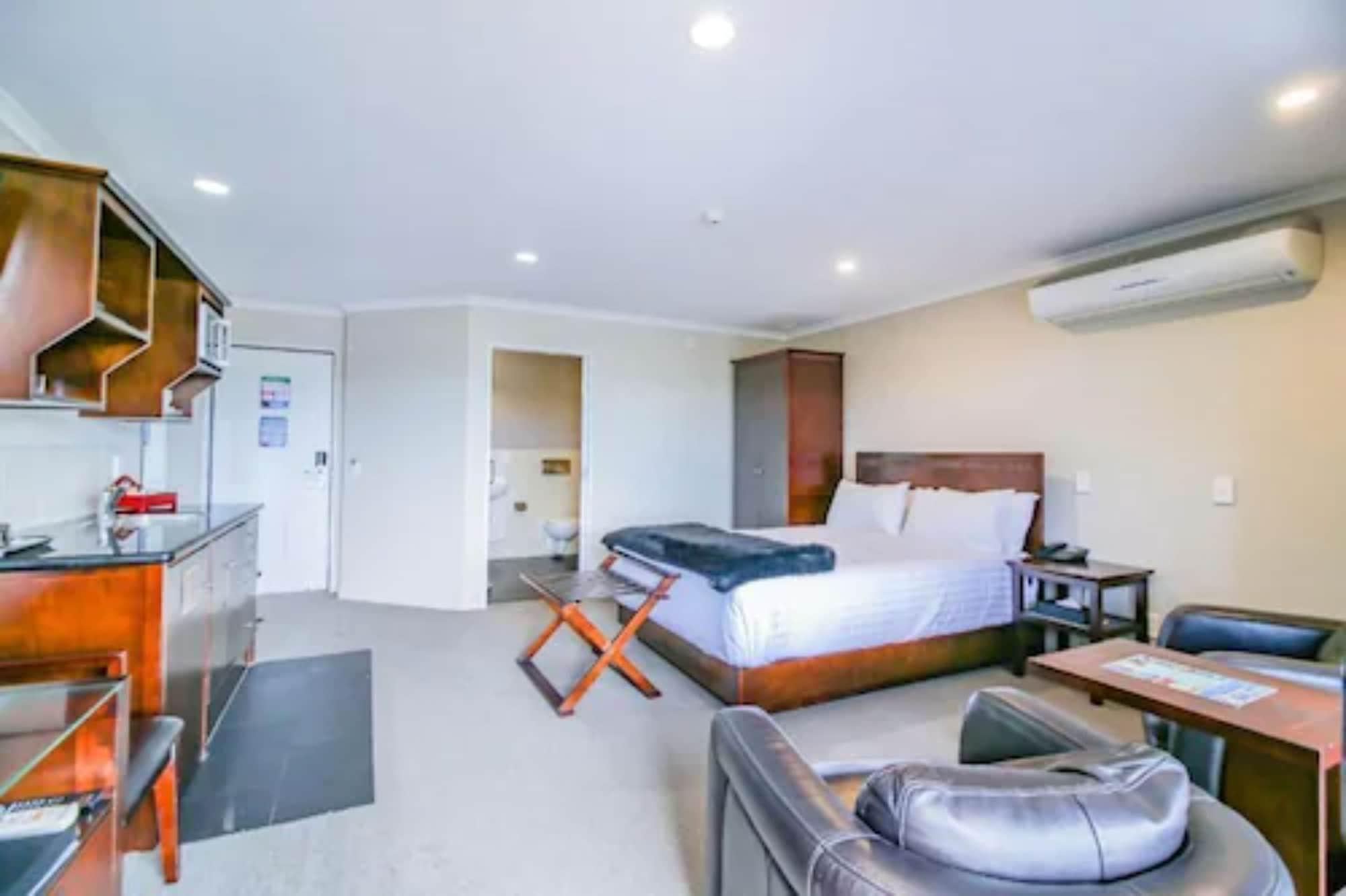 Aotea Motor Lodge Whanganui Exteriör bild A typical studio apartment