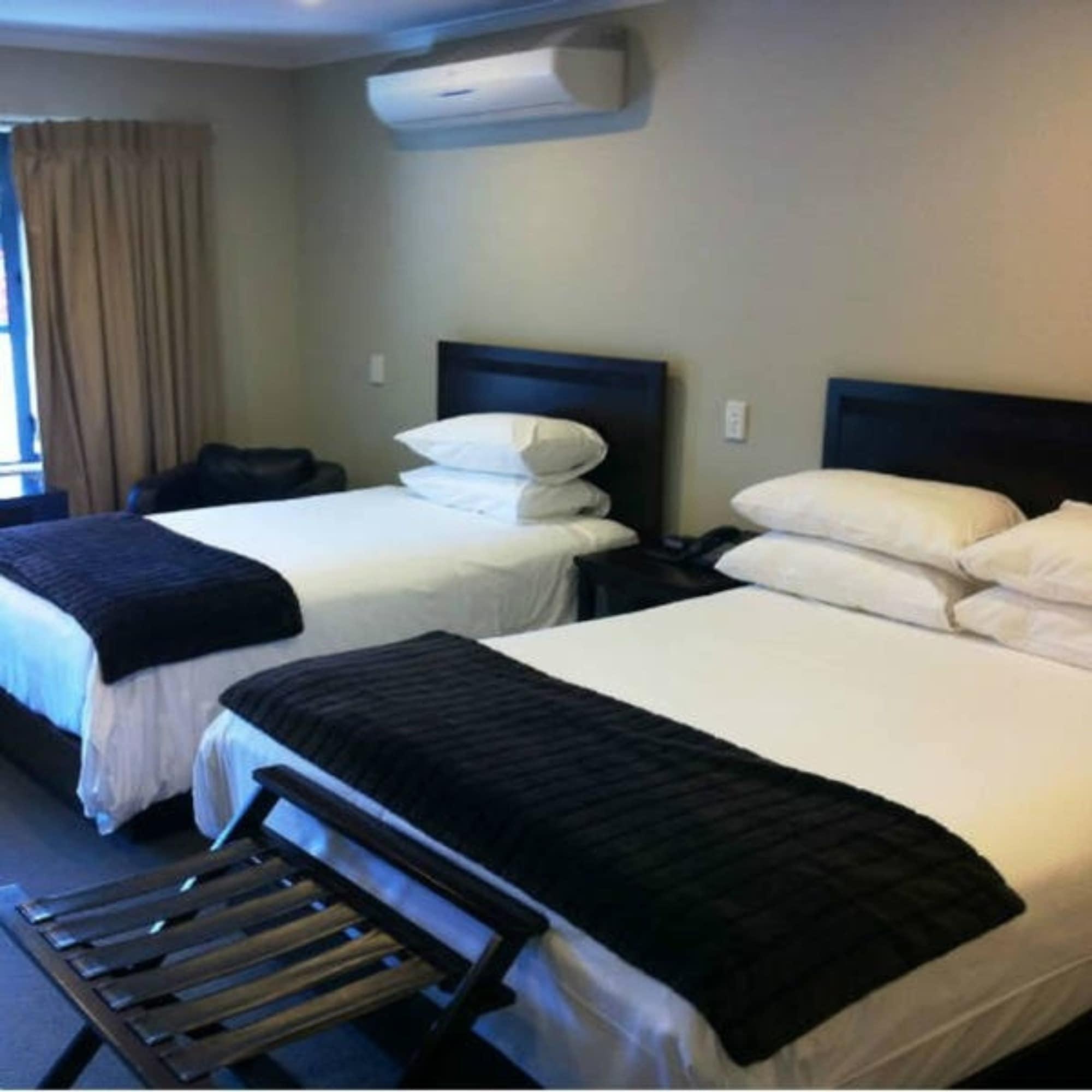 Aotea Motor Lodge Whanganui Exteriör bild A typical room at the hotel