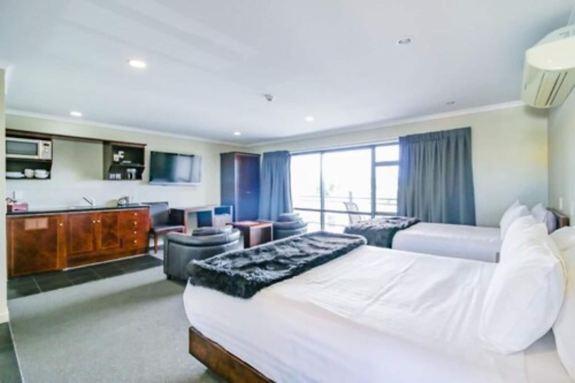 Aotea Motor Lodge Whanganui Exteriör bild A typical hotel room