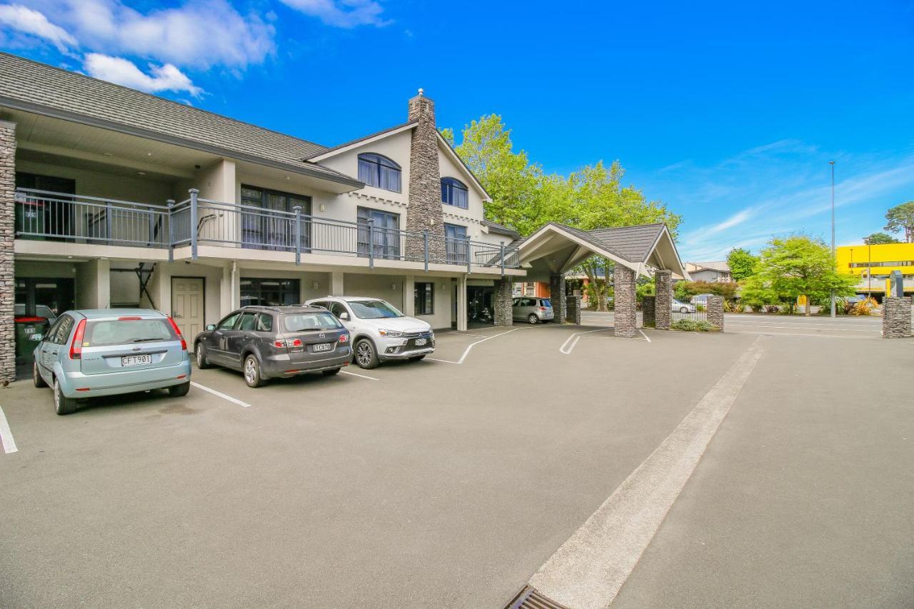 Aotea Motor Lodge Whanganui Exteriör bild The hotel's carpark
