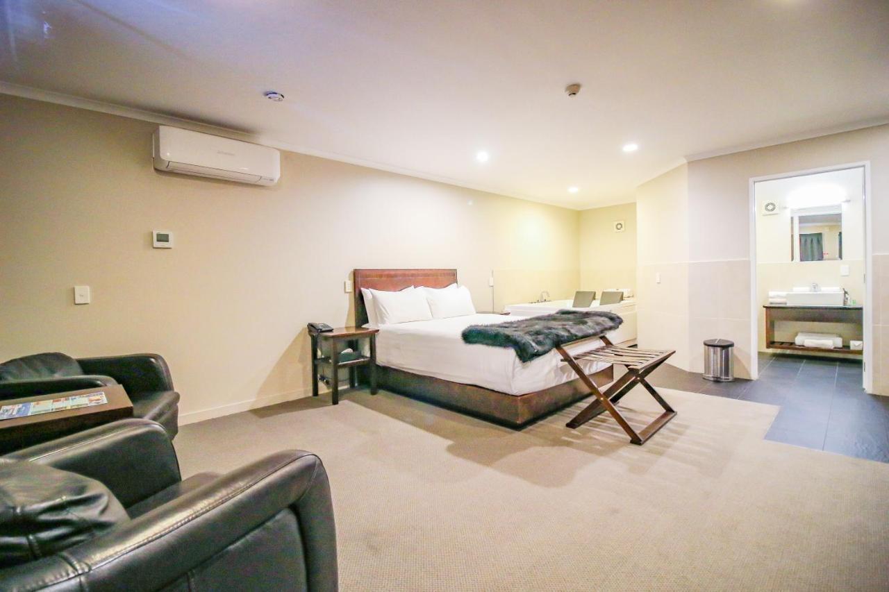 Aotea Motor Lodge Whanganui Exteriör bild A typical room at the hotel