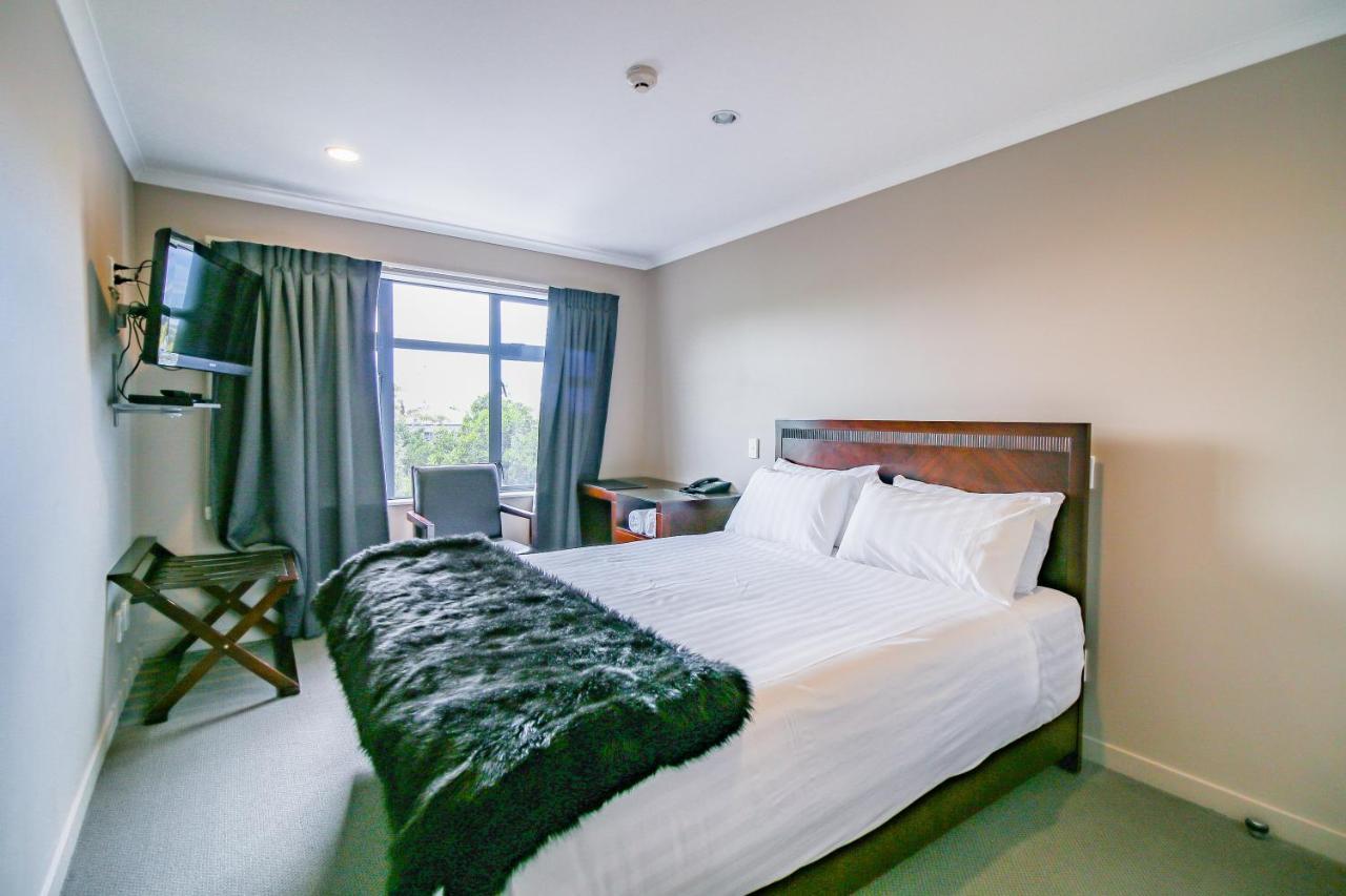 Aotea Motor Lodge Whanganui Exteriör bild A bedroom at the hotel