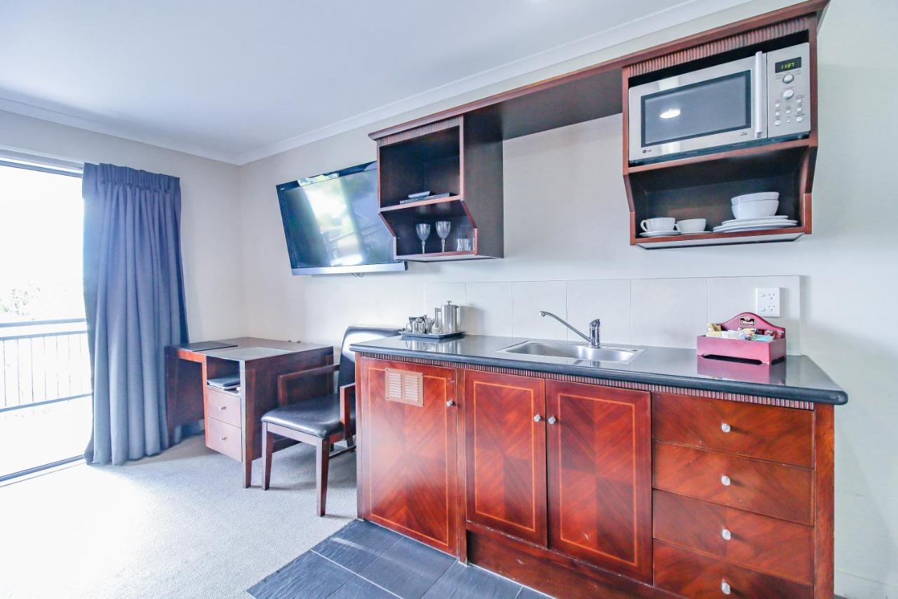 Aotea Motor Lodge Whanganui Exteriör bild A typical studio apartment at the University of Western Australia