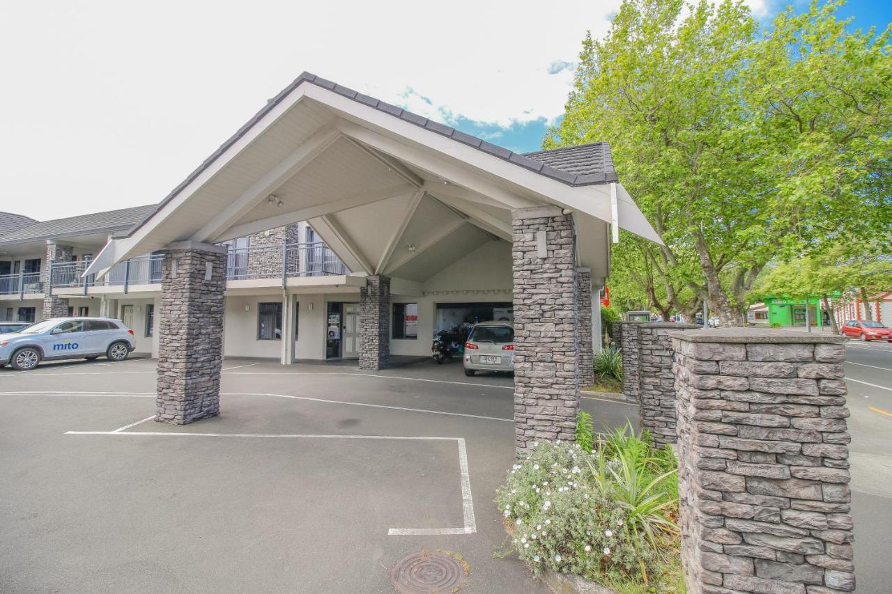 Aotea Motor Lodge Whanganui Exteriör bild Entrance to the hotel